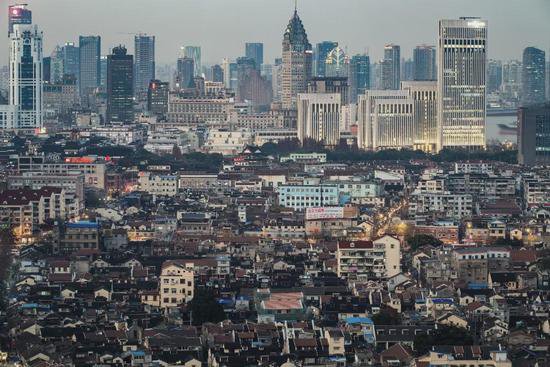 年轻人拯救老破小：100多万在上海买房，只看价格，学区无所谓