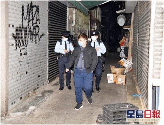 港媒：香港5名少年遇查时有人反抗还企图抢警员配枪，3人被捕