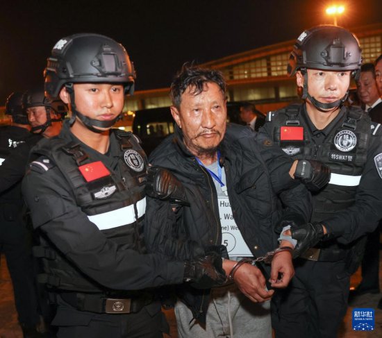 10名缅北重大犯罪嫌疑人被成功押解回国