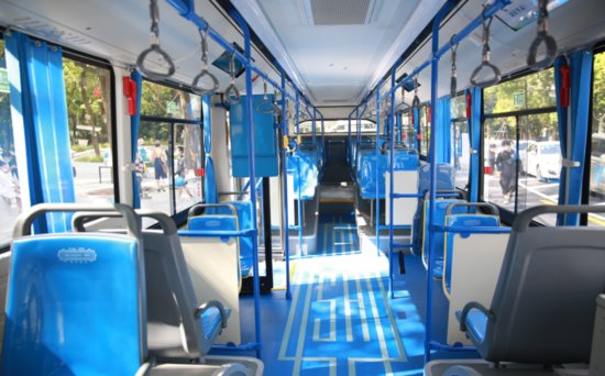 快看！一波复古公交车亮相上海，车厢内处处是惊喜，你乘坐过了...