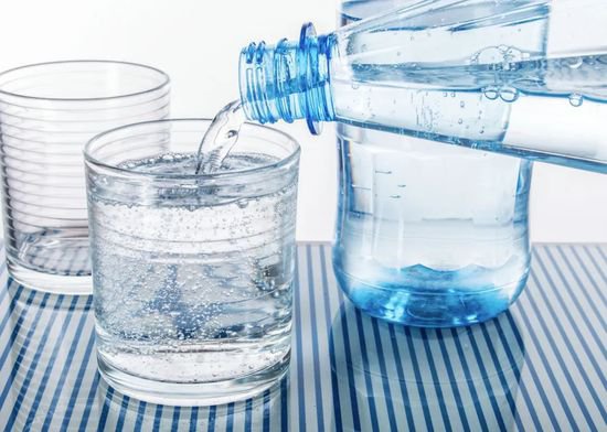 你喝的水里有“<em>塑料微粒</em>”，证实有害，一招轻松去除