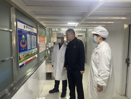 哈尔滨新区多部门联合检查 守护校园食品安全