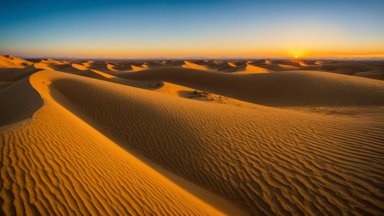 绚丽沙漠日落映照下的自然<em>美景图片</em>