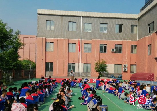 <em>遂宁市</em>金鱼幼儿园举行地震应急疏散演练