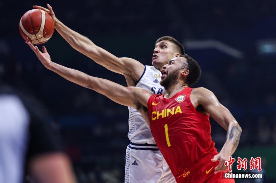中国<em>男篮世界杯</em>首战不敌塞尔维亚