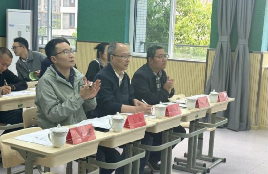 彭州市初中物理教研活动在成都石室白马学校（<em>南校区</em>）举行