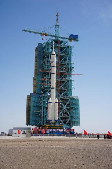 揭秘酒泉卫星发射中心发射塔架的故事：中国航天如何拾级而上...