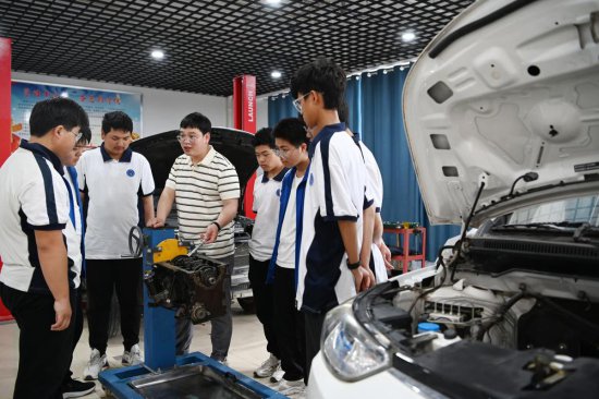 河南沁阳市推行“订单式”职业教育促就业 为地方经济发展助力