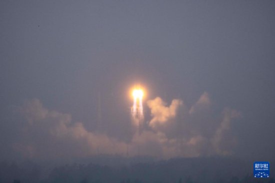 新华全媒＋丨嫦娥六号探测器成功发射