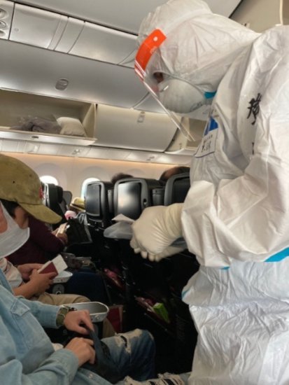 刚下飞机 日本记者感慨：中国防疫竟做到这地步