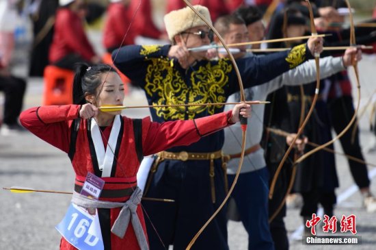 第四届<em>少林禅</em>弓传统射箭比赛在山西张壁古堡开幕