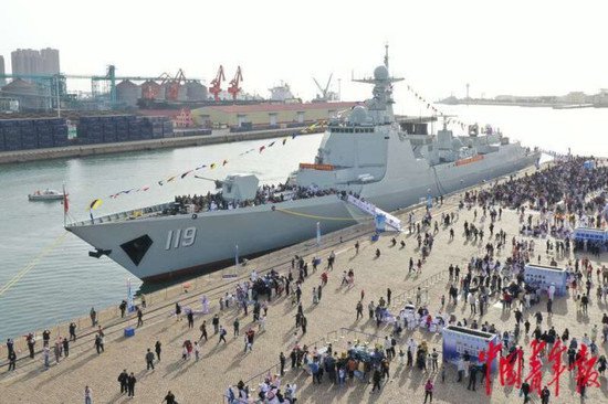 海军成立75周年舰艇开放活动在青岛举行