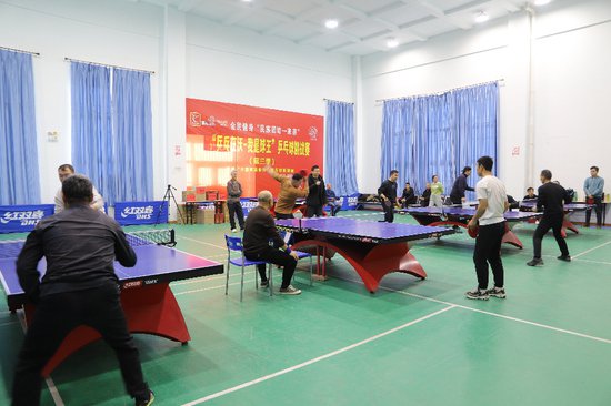 新疆巴州和硕县“工运杯”职工乒乓球赛开赛