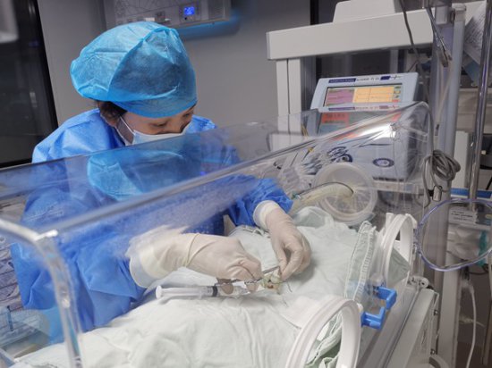 500克，桂林市最低出生体重早产儿获救出院