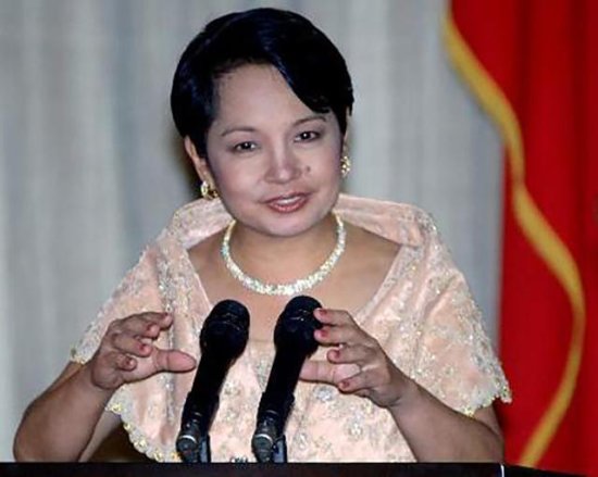 从福建走出<em>的菲律宾女总统</em>：叱咤风云近10年，一生未忘是中国...