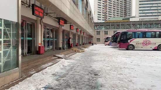 受低温雨雪影响 郑州各<em>汽车站</em>大部分线路停班