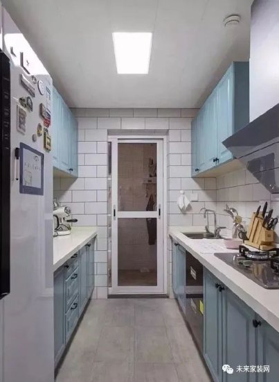 不花哨<em>的厨房装修</em>更实用，设计简洁大方，收纳空间很充足！