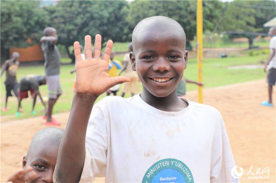 “<em>上帝的</em>孩子”：卢旺达孤儿院里的笑脸