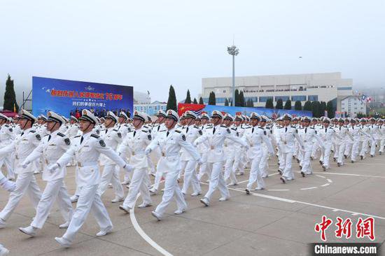 海军<em>大连</em>舰艇学院举行庆祝海军成立75周年纪念日系列活动