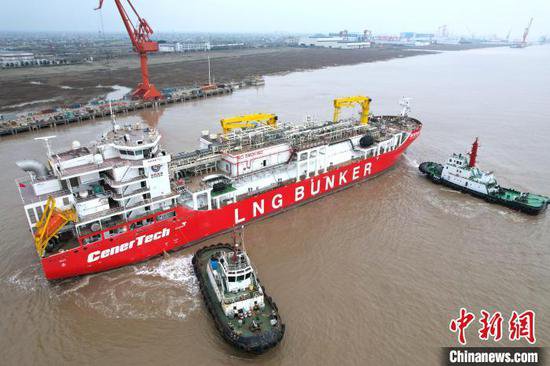我国首艘<em>江海</em>全域、冬夏全季LNG运输加注船成功交付