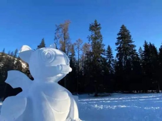 喀纳斯湖怪创意雪雕园开园迎客