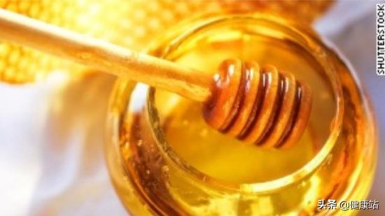 治疗咳嗽和感冒，蜂蜜也许比<em>非处方药</em>效果更好