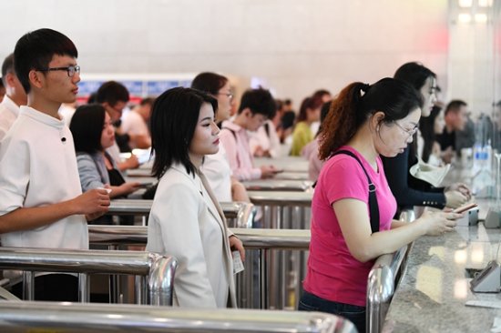 返程客流骤增！中国铁路郑州局今日预计发送旅客59万人