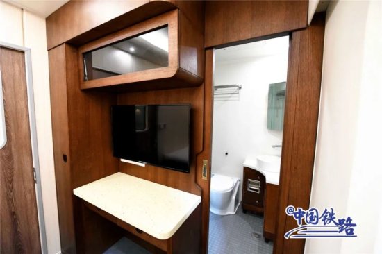 待春暖花开时，一起去体验火车上的大床房、KTV、<em>淋浴室</em>……