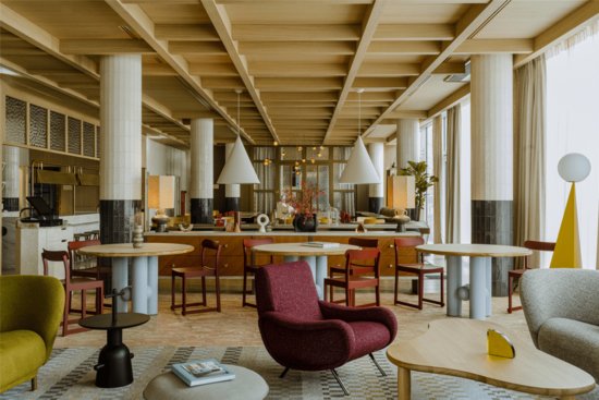赫尔佐格花8年翻新的精品酒店,示范了真正的复古风