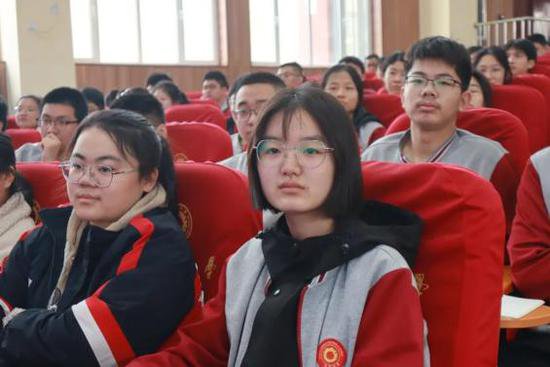 “双争”进行时|吴桥中学举办“名家进校园”大型主题讲座