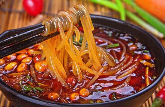 郑州美食：在郑州来一碗正宗的<em>重庆酸辣粉</em>是一种怎样的体验？
