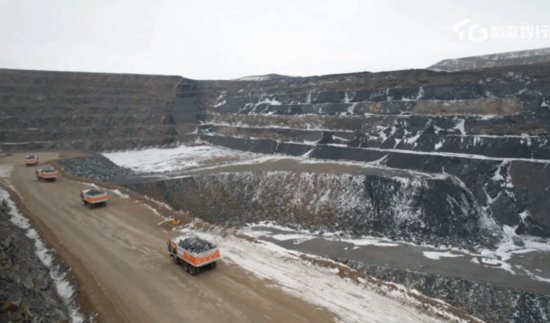 踏歌智行大型无人混动矿车驶入新疆极寒地区