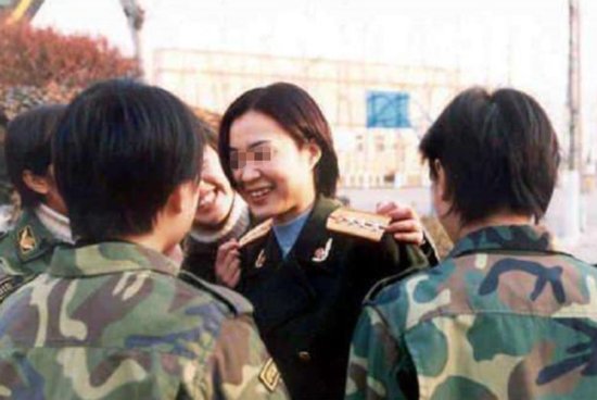 “中国第一<em>警花</em>”：16岁被特警队破格录取，23岁嫁给了成都保安