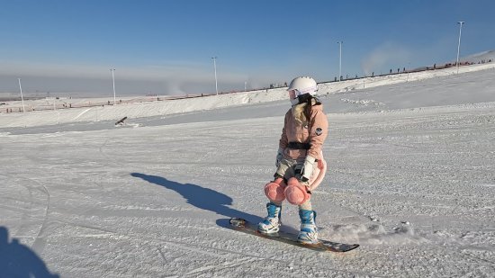 新疆<em>昌吉</em>市努尔加滑雪场迎来开板“首滑”