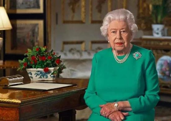 出席亲王葬礼的凯特王妃 戴上了婆婆和奶奶都戴过的珍珠项链