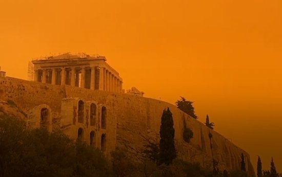 希腊天空一片橙色如同<em>火星</em> 空中沙尘来自撒哈拉沙漠