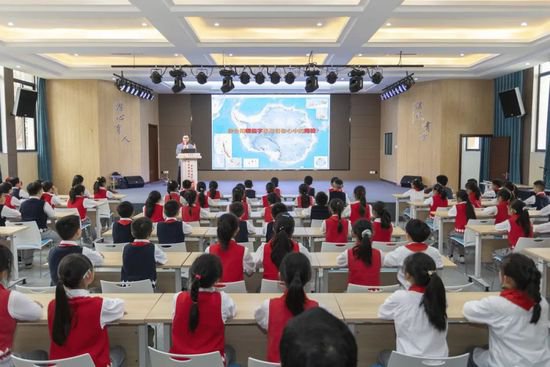 江山经济开发区小学开展“科学家面对面”科普巡讲活动