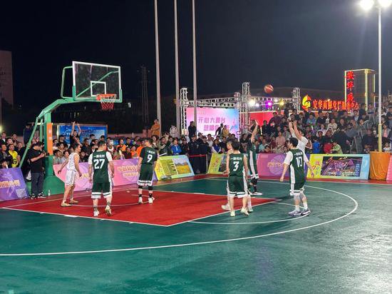 追光 | “西施故里”的乡村篮球赛，热闹的背后是热爱
