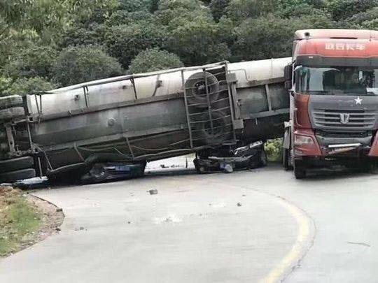 最新通报:惠东一槽罐车侧翻致9死 2名涉事司机已被拘