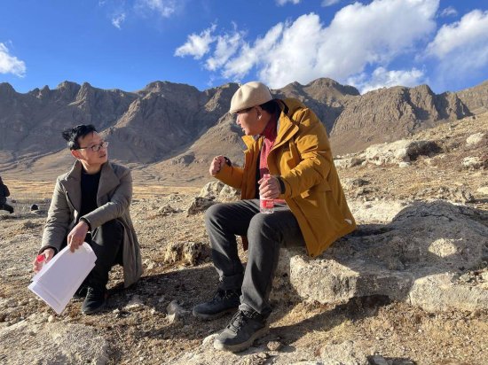 西藏“<em>野人</em>手脚印”入选“世界十大考古发现”，发现人呼吁保护