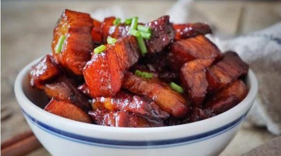 美食精选：蕃茄菜花，红烧肉，素炒西兰花，红焖土豆<em>条的做法</em>