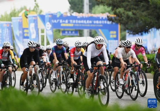 自行车——第二届“京津冀协同发展杯”<em>公路</em>自行车赛开赛