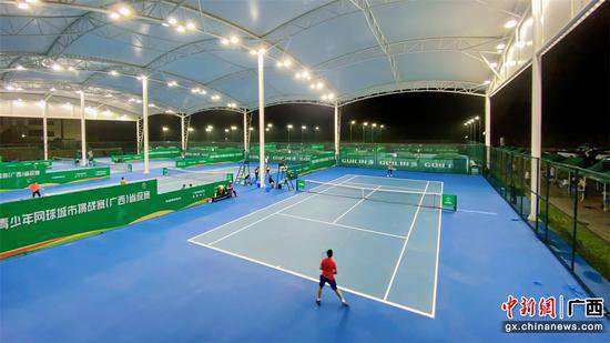 首届中国青少年网球城市挑战赛（广西）省级赛挥拍