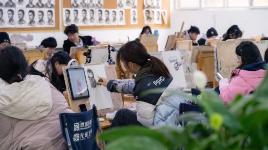重庆画室：2024届美术生什么时候去集训比较合适？