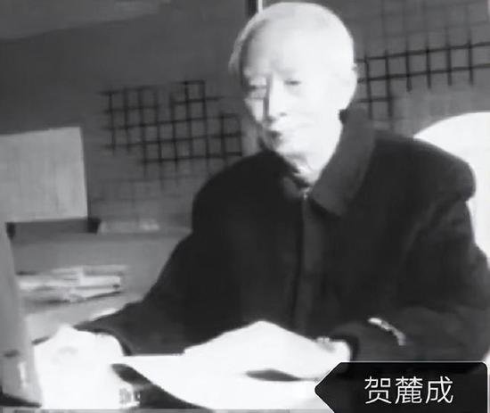 76年毛主席病逝后，一位姓贺的老人对孩子说：你们把姓氏改回毛...
