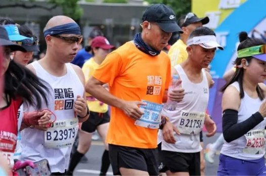阿迪达斯助力热情奔跑：2024上海半程马拉松盛大启幕