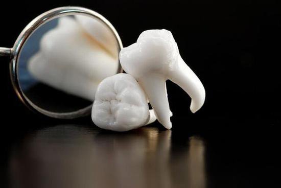 掉牙和<em>寿命</em>有关？60岁后，牙齿剩多少算正常，看看您达标了吗？