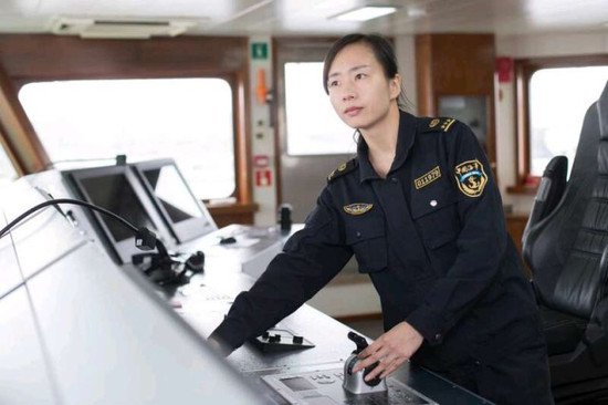 <em>中国</em>首位远洋公务船女船长詹春珮：逐梦深蓝 十年磨一“舰”