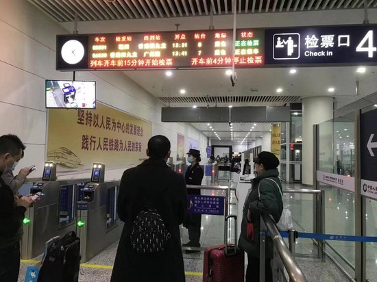 <em>深圳</em>铁路加开过港高铁 每日开行超200趟