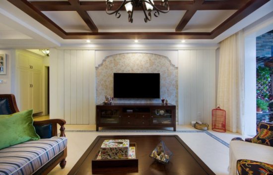 135平小美高端大气，布艺的天然感与鲜活的沙发背景简单而雅致